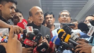 সচিবালয়ে এলজিআরডি মন্ত্রীর সঙ্গে বৈঠক শেষে সাংবাদিকদের সঙ্গে কথা বলেন ঢাকায় নিযুক্ত ভারতের হাইকমিশনার দীনেশ ত্রিবেদী (ছবি-সংগৃহীত)