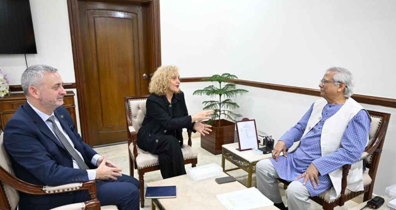 ইউরোপীয় চেম্বার অব কমার্স ইন বাংলাদেশ (ইউরোচ্যাম)-এর চেয়ারপারসন নুরিয়া লোপেজ ও প্রধান উপদেষ্টা অধ্যাপক মুহাম্মদ ইউনূস। 