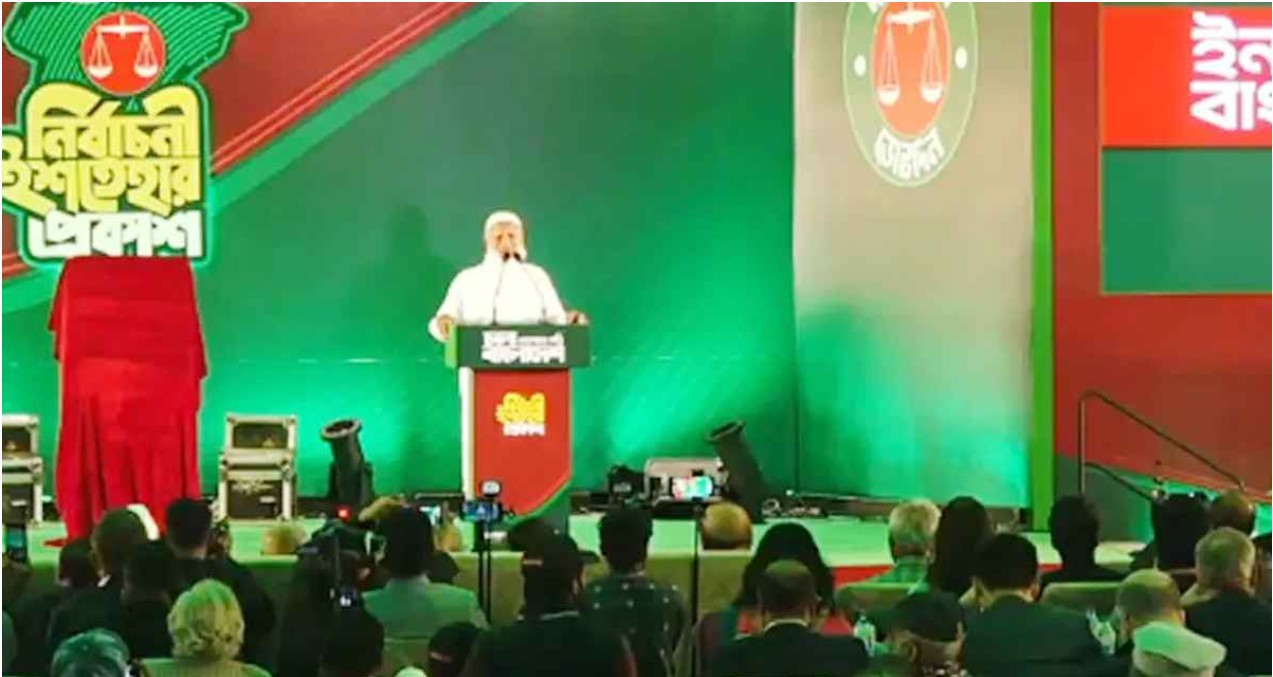 জামায়াতে ইসলামীর ইশতেহার প্রকাশ অনুষ্ঠানে দলের আমির শফিকুর রহমান। আজ বুধবার সন্ধ্যায় রাজধানীর বনানীর একটি হোটেলে