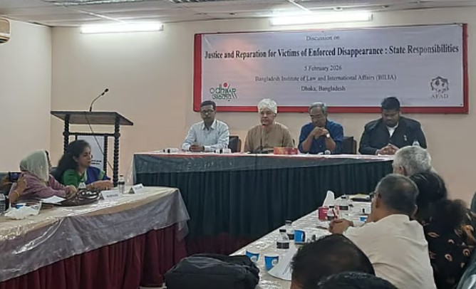 গুমের শিকার ব্যক্তিদের পরিবারের সদস্য এবং গুম হয়ে ফেরত আসা ব্যক্তিদের সঙ্গে অন্তর্বর্তী সরকারের দুই উপদেষ্টার বৈঠক। আজ বৃহস্পতিবার বিকেলে রাজধানীর ধানমন্ডিতে বিলিয়া মিলনায়তনে