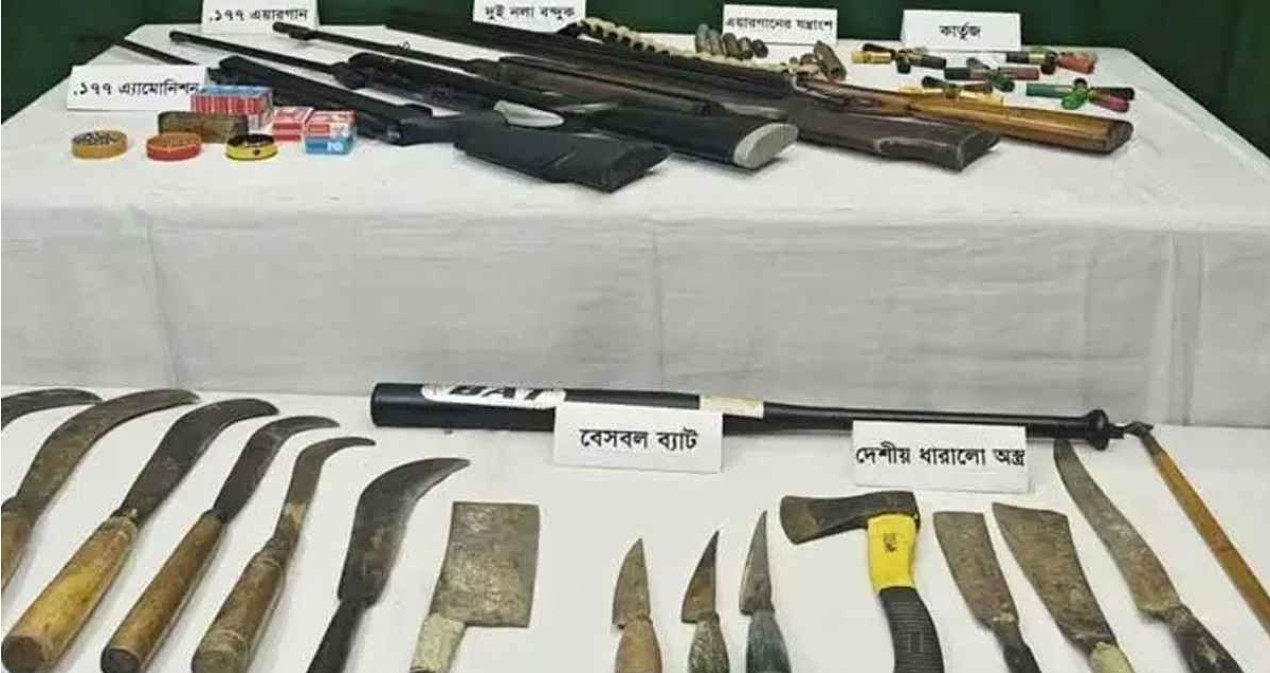 উদ্ধারকৃত অস্ত্র ও গোলাবারুদের একাংশ।  