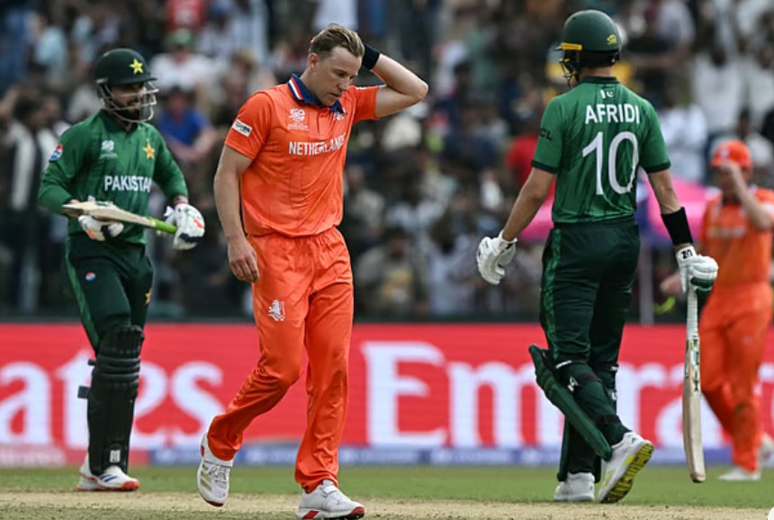 ৩ উইকেটে জিতেছে পাকিস্তানএএফপি