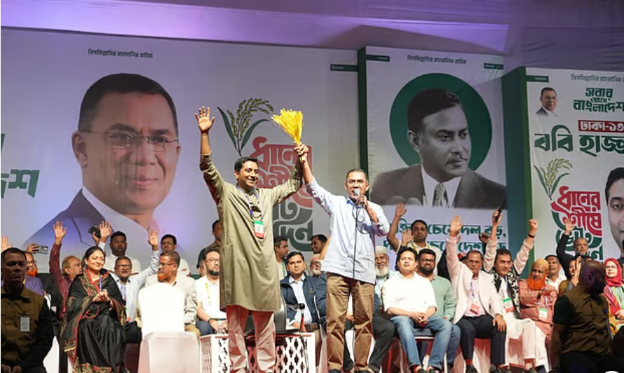 ঢাকা-১৩ আসনে বিএনপির প্রার্থী ববি হাজ্জাজের সমর্থনে আয়োজিত নির্বাচনী সমাবেশে দলটির চেয়ারম্যান তারেক রহমান। আজ রোববার সন্ধ্যায় রাজধানীর শ্যামলী ক্লাব মাঠেছবি: বিএনপির মিডিয়া সেলের ফেসবুক পেজ থেকে নেওয়া