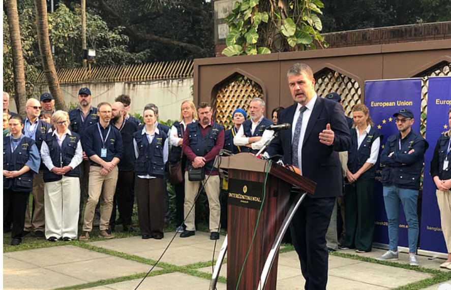 ইউরোপীয় ইউনিয়নের (ইইউ) নির্বাচন পর্যবেক্ষণ মিশনের প্রধান ইভার্স ইজাবস। আজ মঙ্গলবার সকালে রাজধানীর একটি হোটেলে সাংবাদিকদের সঙ্গে আলাপকালে