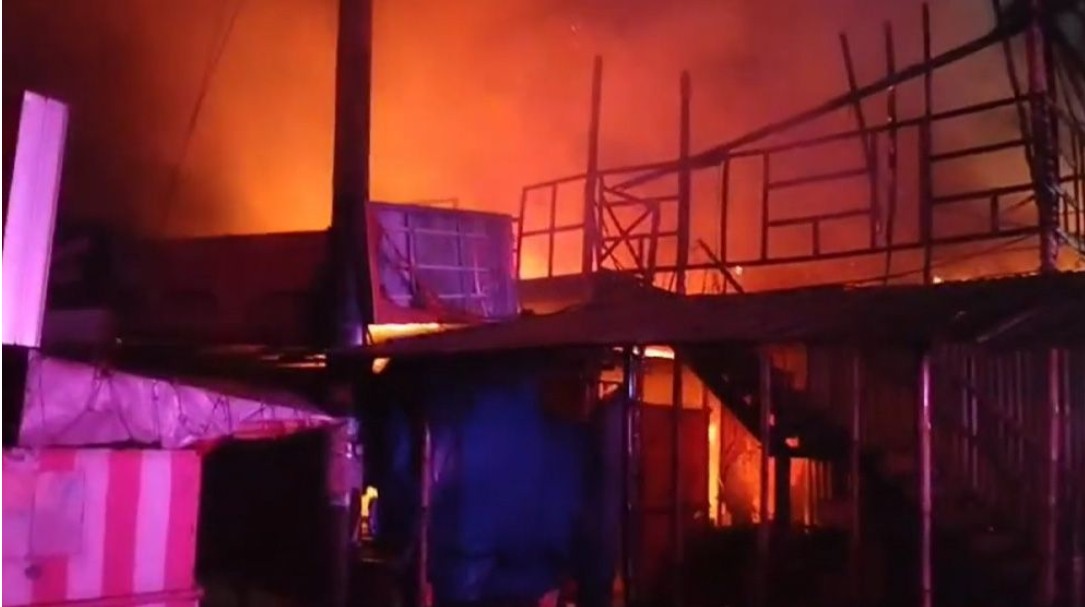 পূর্বাচল নীলা মার্কেটে ভয়াবহ অগ্নিকাণ্ড