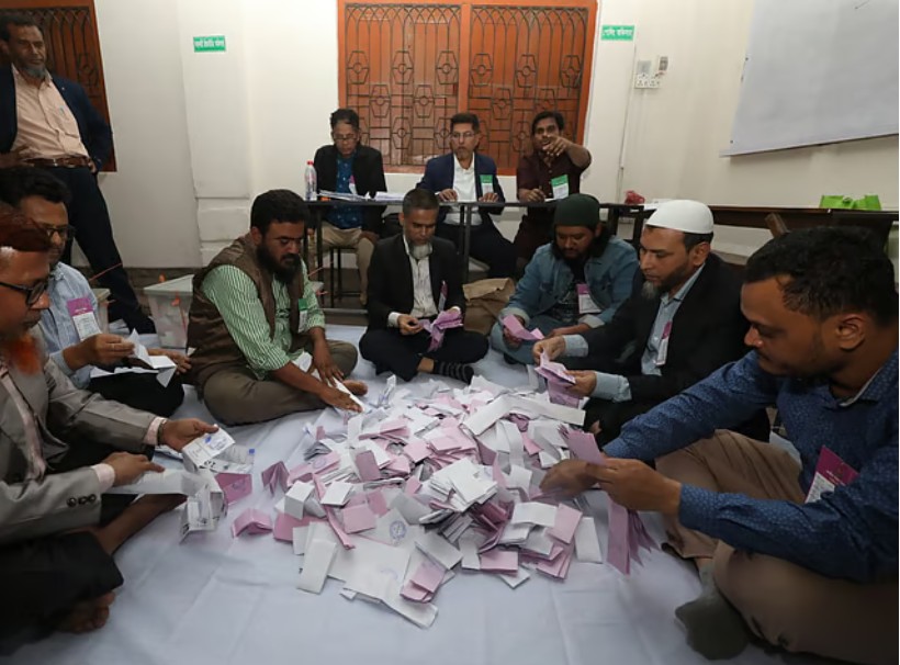 ভোট গণনা চলছে