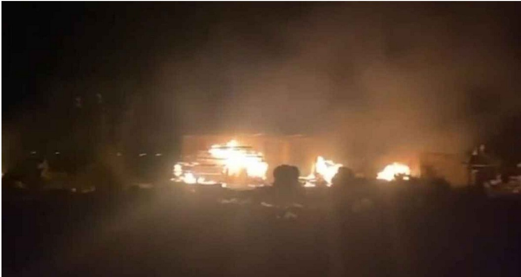 হঠাৎ আফগানিস্তানের ভেতরে ঢুকে একযোগে বিমান ও ড্রোন হামলা চালিয়েছে পাকিস্তান। 