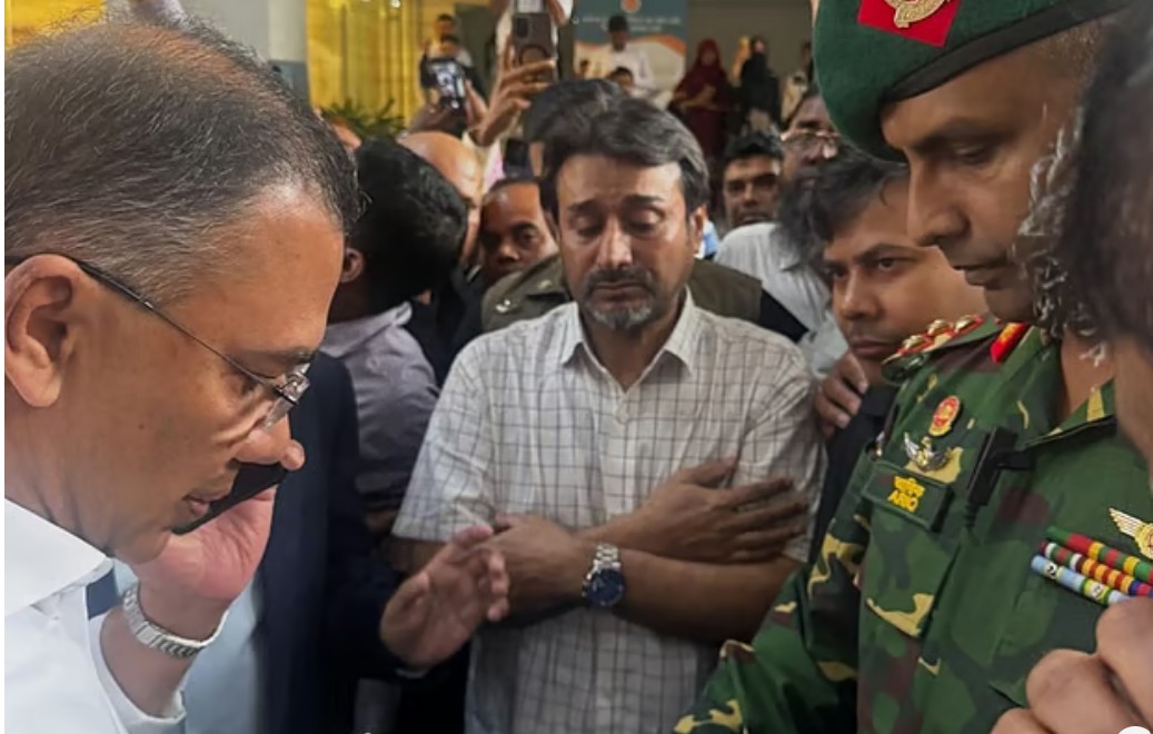 সচিবালয়ের কর্মচারী খন্দকার শামীম ছেলে অপহৃত হওয়ার খবর শুনে কাঁদতে কাঁদতে প্রধানমন্ত্রীর দপ্তরে ঢোকেন। তাঁর কাছে খবর শুনে পুলিশকে ফোন করে দ্রুত ব্যবস্থা নিতে নির্দেশ দেন প্রধানমন্ত্রী তারেক রহমান, ছবি: সংগৃহীত