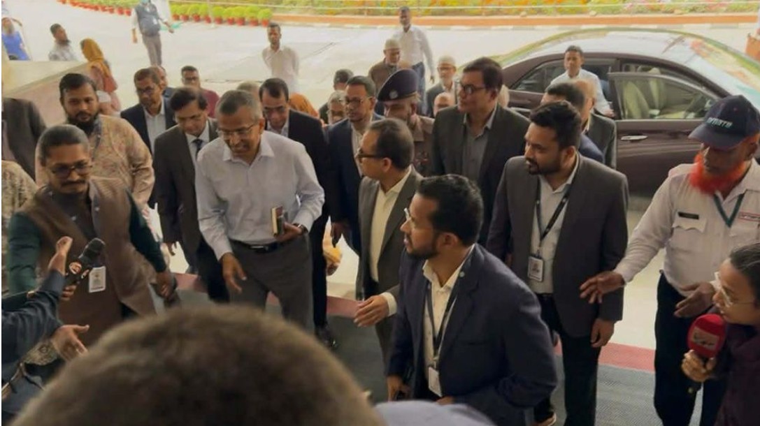 গভর্নর হিসেবে দায়িত্বভার গ্রহণ করেছেন মোহাম্মদ মোস্তাকুর রহমান